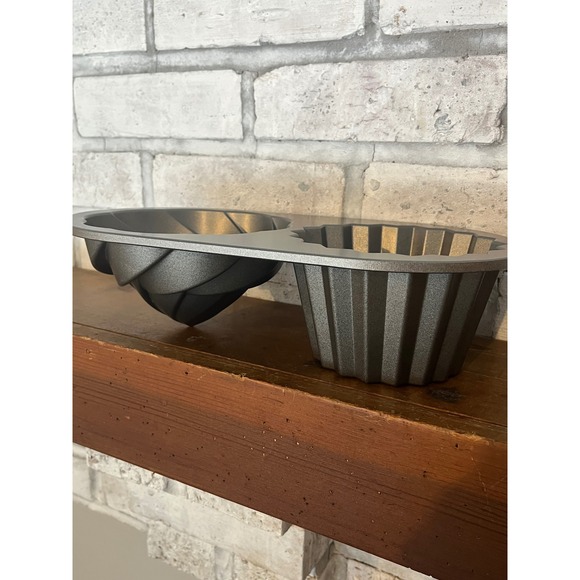 Nordic Ware Cute Cupcake Nonstick Baking Pan Makes One Giant Cupcake - Picture 5 of 8